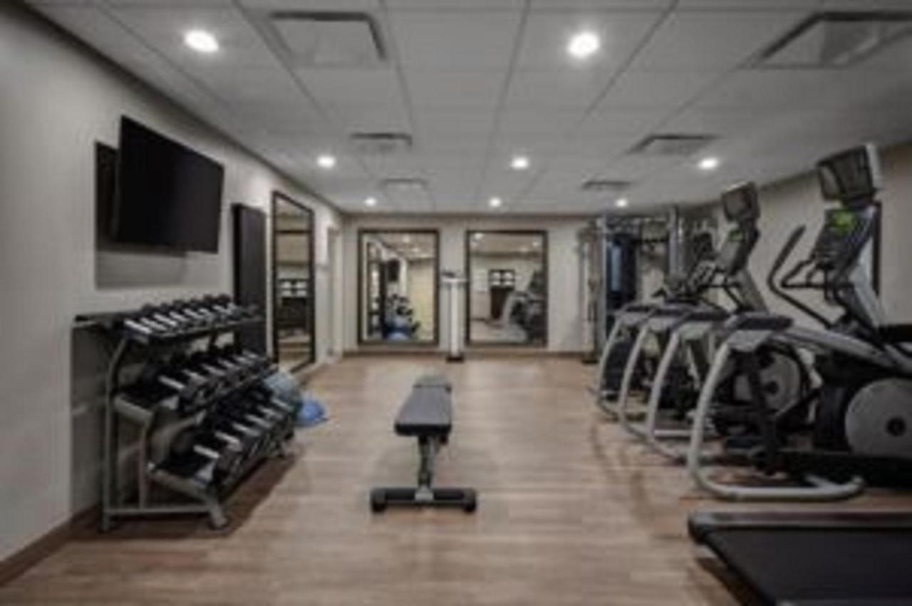 Staybridge Suites Dearborn By Ihg Buitenkant foto