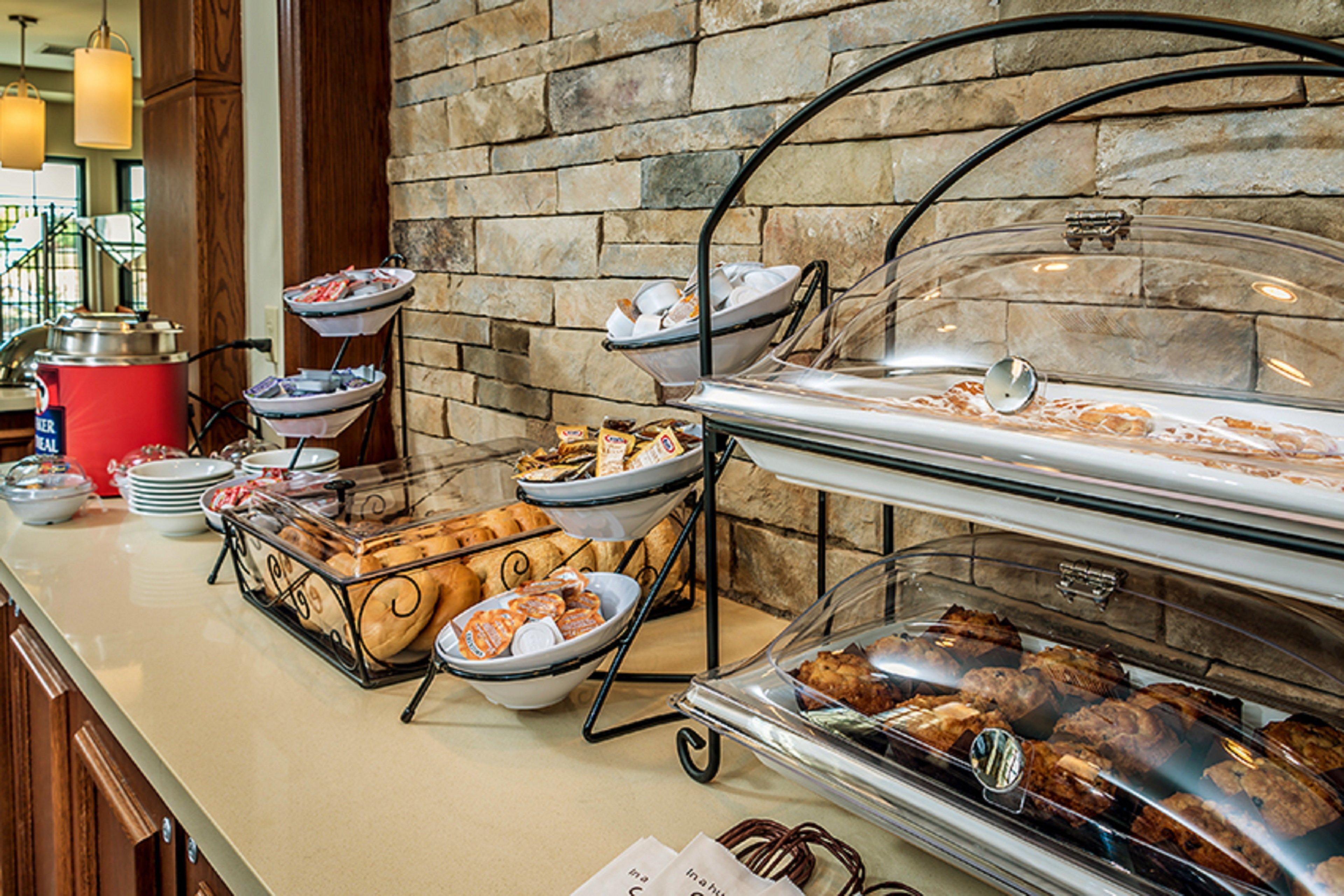 Staybridge Suites Dearborn By Ihg Buitenkant foto